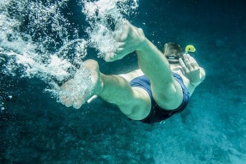 snorkeling eau transparente